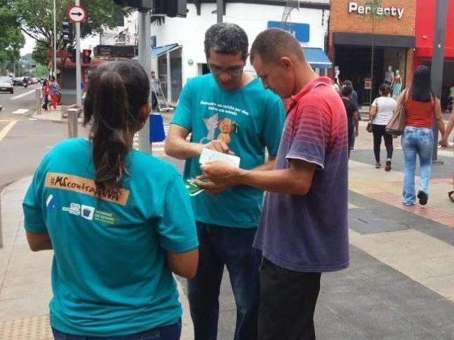 Com 250 animais resgatados por m&ecirc;s, CCZ faz campanha contra abandono 