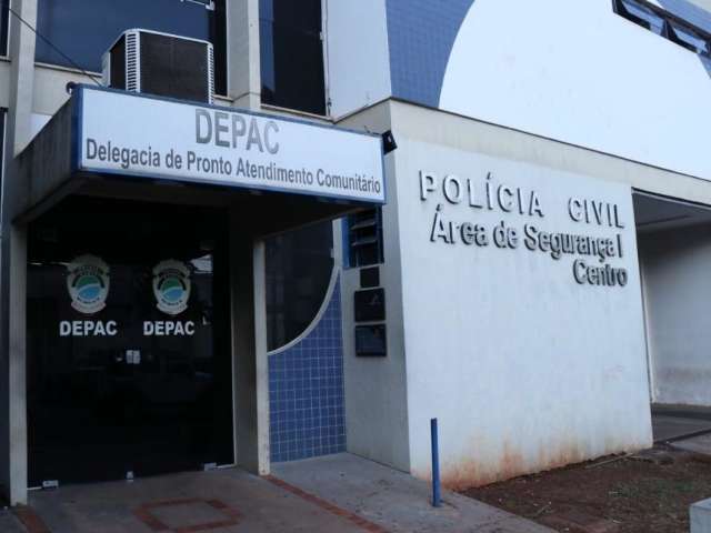 Adolescentes agridem v&iacute;tima a chutes e socos durante tentativa de roubo 