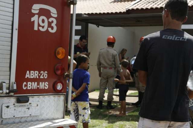 Vizinhos arrombaram casa a marretadas, mas n&atilde;o salvaram mulher