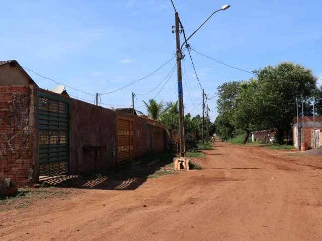 Sob ordem de despejo, moradores bloqueiam BR-262 em frente ao lix&atilde;o