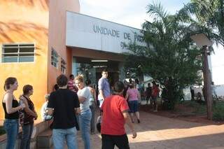 Mais de 200 pessoas lotaram a sala de espera da UPA Cel. Antonino (Foto: Marcos Ermínio)