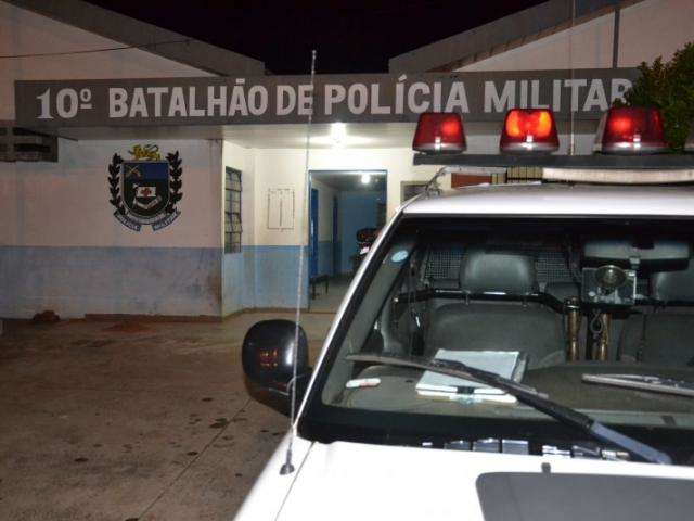 Dupla de moto joga granada em base da PM nas Moreninhas