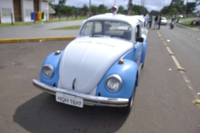 Paix&atilde;o por Fusca cria amizades e re&uacute;ne f&atilde;s em carreata na Capital