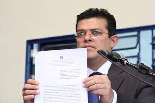 O prefeito assinou o convênio durante a inauguração da base administrativa da Guarda Municipal (Foto: Marcos Ermínio)