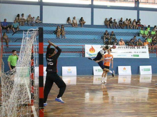 Jardim recebe equipes de 19 munic&iacute;pios para Jogos Escolares de handebol