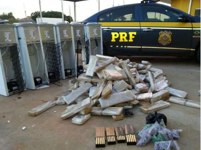 PRF apreende 6 mil comprimidos de ecstasy e 200 muni&ccedil;&otilde;es em bebedouro e triciclo