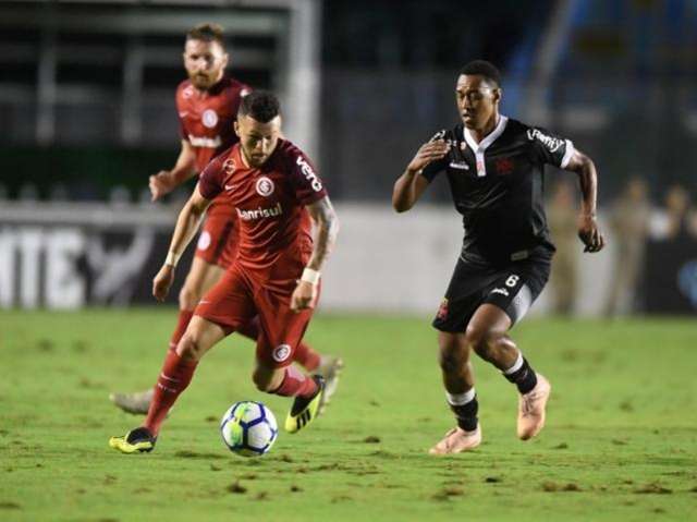 Vasco e Internacional n&atilde;o saem do 1 a 1 em partida com confus&atilde;o no final 