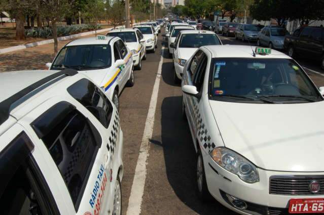 Taxistas fecham parte da Bar&atilde;o e pedem que a&ccedil;&atilde;o da PM seja definitiva