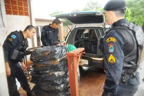 Polícia apreende 400 quilos de maconha em carro tombado 
