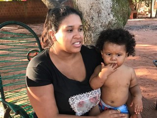 Rita Ribeiro, 21, diz que já pensou duas vezes na hora de aceitar vaga por não ter com quem deixar os filhos (Foto: Ronie Cruz)