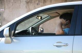 Durante a ação educativa, 24% dos motoristas estavam usando o celular (Foto: Marcos Ermínio/Arquivo)