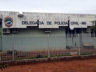 Fachada da delegacia de Polícia Civil em Aquidauana (Foto: O Pantaneiro)