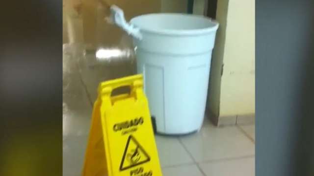 Lixeira vira balde em UPA alagada pela chuva no Universit&aacute;rio