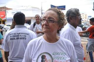 Maria Regina Rodrigues Vieira, 61 anos, disse que participou da marcha, porque todos tem direito a vida. (Foto: Alcides Neto)