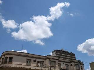 Céu claro e poucas nuvens nesta manhã na Capital (Foto: Marcos Maluf)