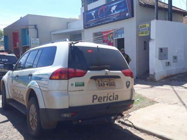 Vizinhos sentem cheiro forte e homem de 70 anos &eacute; encontrado morto em banheiro