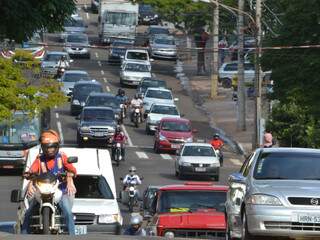 Frota de veículos em Campo Grande chega a 424.935 mil. (Foto: Minamar Júnior)