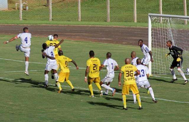 Em jogo dos l&iacute;deres, &#039;mist&atilde;o&#039; do Cene encara embalado Costa Rica