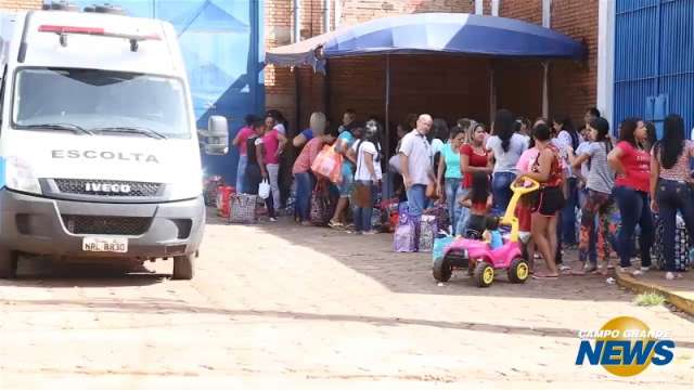 Parentes de presos da M&aacute;xima relatam medo em dia de visita