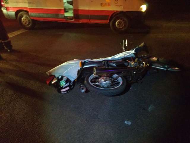 Motociclista de 19 anos &eacute; executado com pelo menos quatro tiros