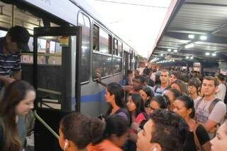 Lotação e outros problemas no transporte pública da Capital foram citados durante a audiência pública desta segunda. (Foto: Alcides Neto)