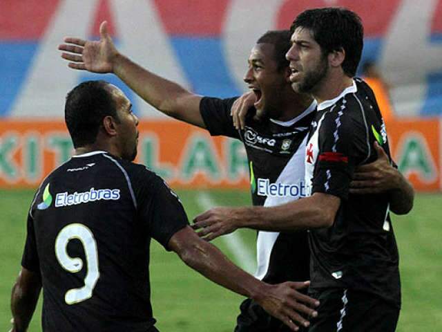  Vasco resolve jogo contra Bahia no 1&ordm; tempo e lidera o Brasileiro