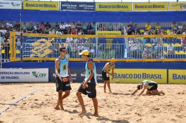 Oito duplas disputam hoje final de circuito de v&ocirc;lei na Capital