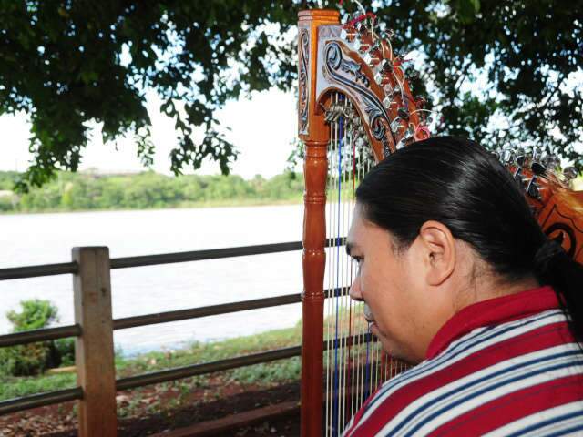  Rodando com a harpa em um fusquinha, F&aacute;bio Kaida quer popularizar o instrumento