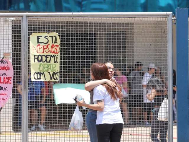Acad&ecirc;micos oferecem &quot;kit apoio&quot; a candidatos do Enem: abra&ccedil;o e ora&ccedil;&atilde;o