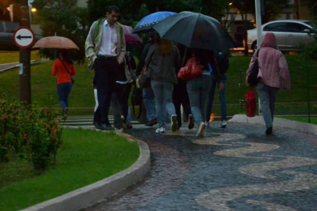  Chegada do Inverno tem dia chuvoso, com m&aacute;xima de 24 graus