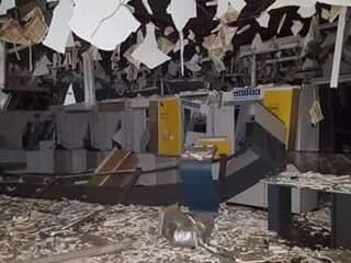 Bandidos explodiram agência, que ficou totalmente destruída (Foto: arquivo / Poliana Lima)