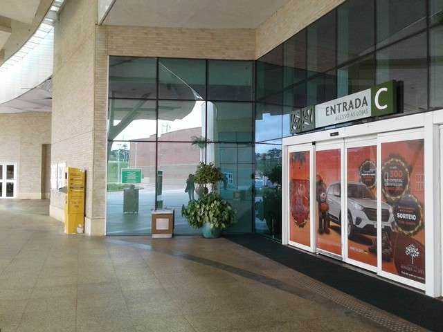 Shopping &eacute; notificado por n&atilde;o ter op&ccedil;&otilde;es para pagar estacionamento em dinheiro 