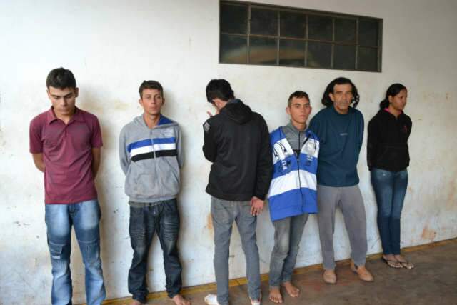 Grupo &eacute; preso por envolvimento com armas e drogas no Jardim Anache