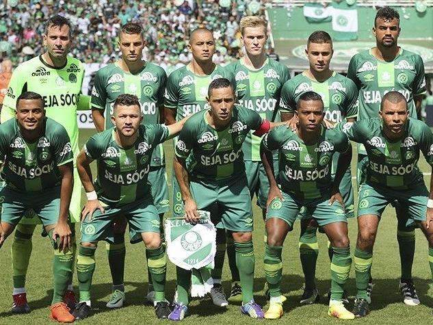 Mesmo com derrota, Chapecoense garante bicampeonato in&eacute;dito