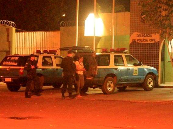 Depois de den&uacute;ncia, mulher &eacute; presa com coca&iacute;na em rodovi&aacute;ria