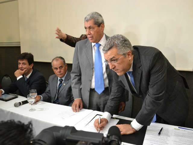  Ministro da Sa&uacute;de, governador e prefeitos firmam contratos para o SUS 