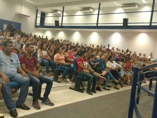 Marquinhos promete 13&ordm; a funcion&aacute;rios da Omep e da Seleta na segunda-feira
