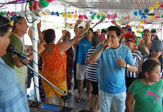 Barco Pérola vira bailinho de Carnaval para turistas. (Fotos: Marlon Ganassin)