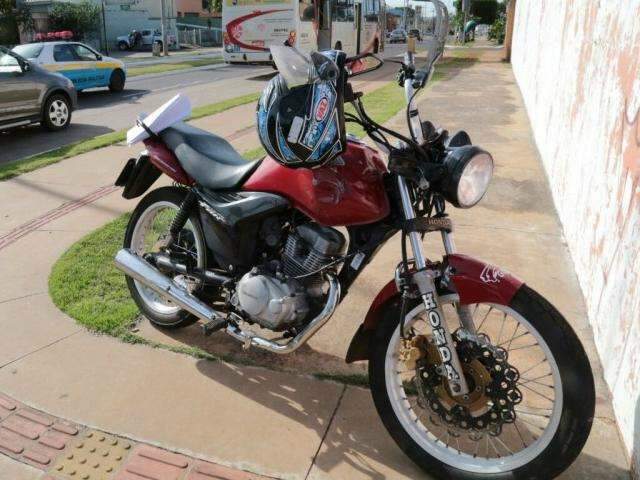 Motociclista fica ferido ap&oacute;s colidir em traseira de &ocirc;nibus na Vila Sobrinho 