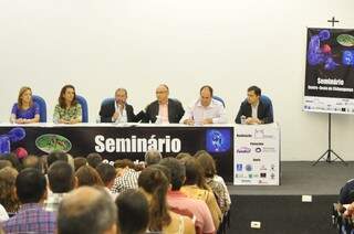 Seminário em universidade da Capital reúne principais especialistas em saúde do país. (Foto:Alcides Neto)