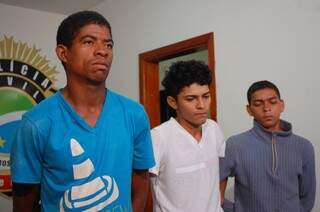 Trio foi preso em casa. Foto: Simão Nogueira