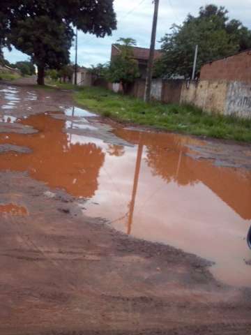 Chuva causa alagamentos di&aacute;rios nas ruas do Jardim Itamarac&aacute; 