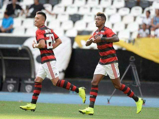 Flamengo e Corinthians sa&iacute;ram vitoriosos nos seus jogos da noite 