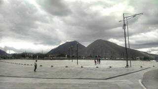 Quito é rodeada por montanhas, tendo até um vulcão adormecido (Foto: Lucas Arruda)
