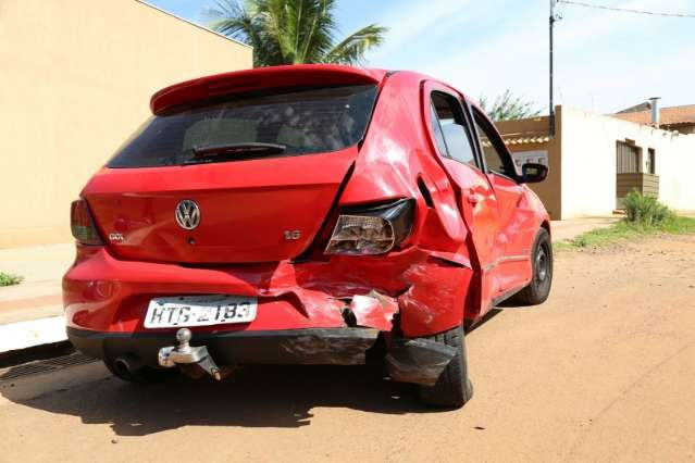 Em meia hora, falta de aten&ccedil;&atilde;o gera tr&ecirc;s acidentes envolvendo sete carros