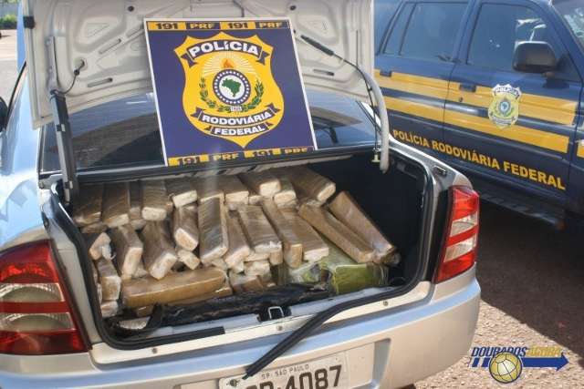 Traficante causa acidente durante fuga e &eacute; flagrado com 200kg de maconha