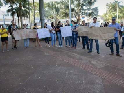 Manifestantes protestam contra a municipalização da saúde indígena 
