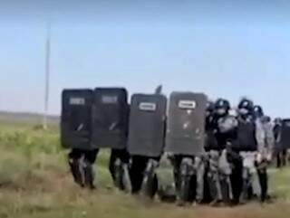Após dois dias de operação, homens do Batalhão de Choque da Polícia Militar deixaram a fazenda Santa Maria. (Foto: Reprodução)