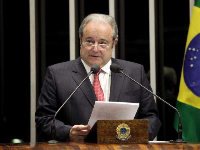 Russo protocola licen&ccedil;a e n&atilde;o deve voltar ao Senado