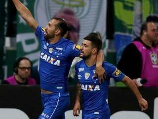 Barcos comemorando o seu gol na partida desta noite (Foto: Cruzeiro FC) 